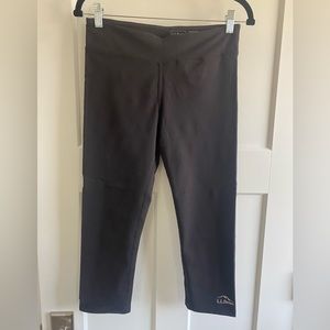 Llbean women’s cropped leggings.